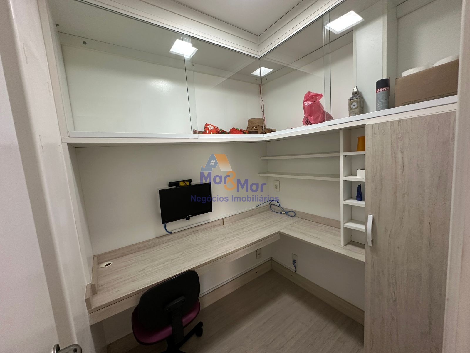 Apartamento na Praia das Pitangueiras, Guarujá - SP