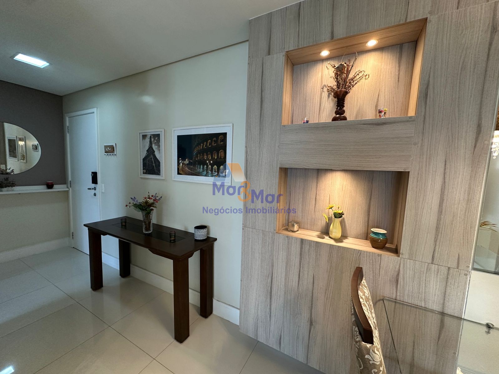 Apartamento na Praia das Pitangueiras, Guarujá - SP