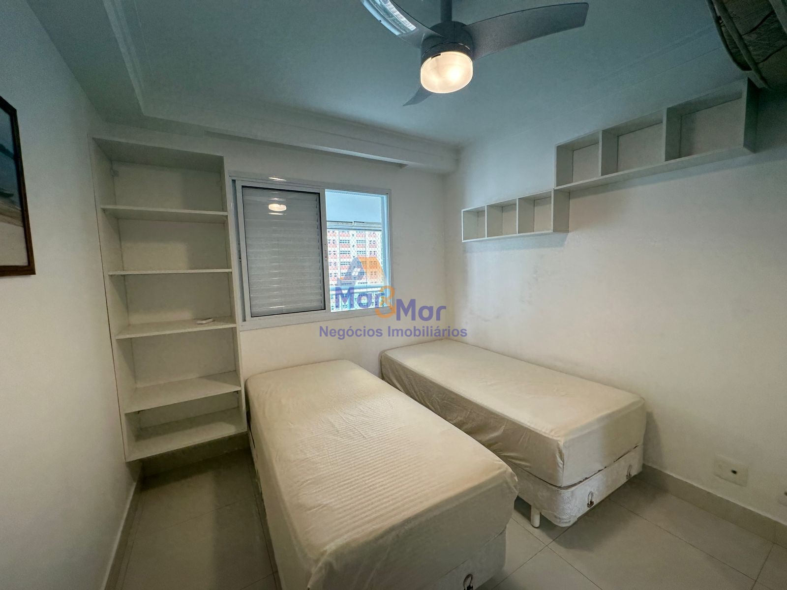 Apartamento na Praia das Pitangueiras, Guarujá - SP