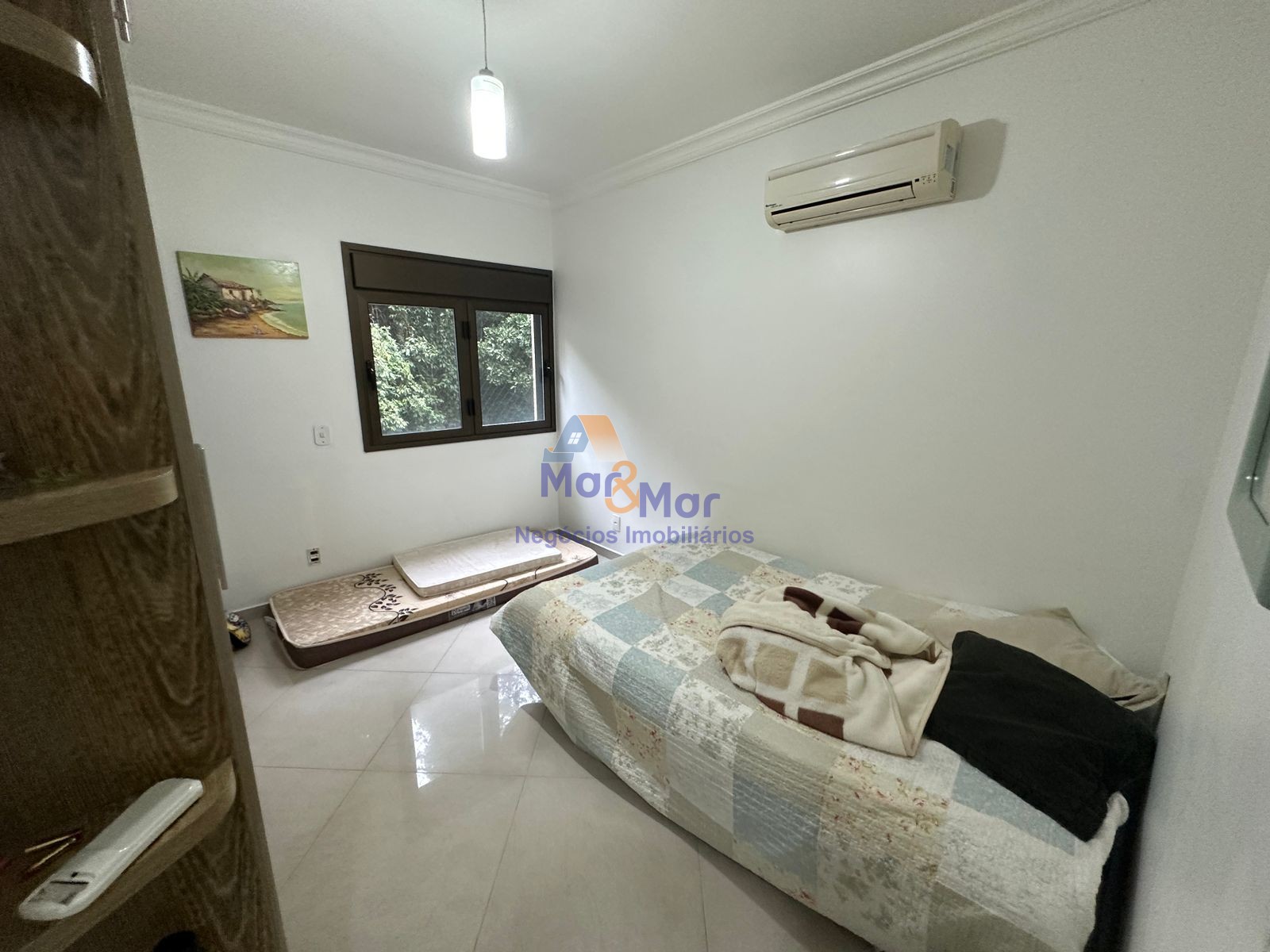 Apartamento na Praia das Pitangueiras, Guarujá - SP