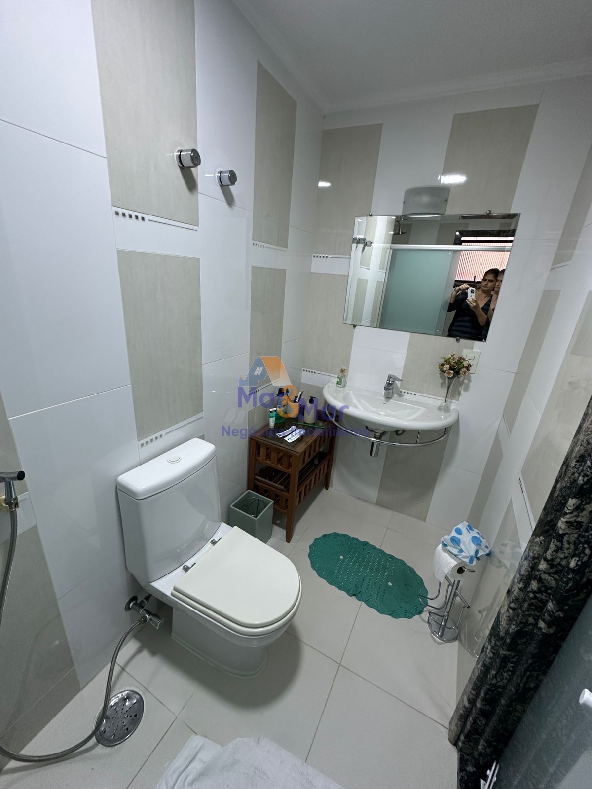 Apartamento na Praia das Pitangueiras, Guarujá - SP