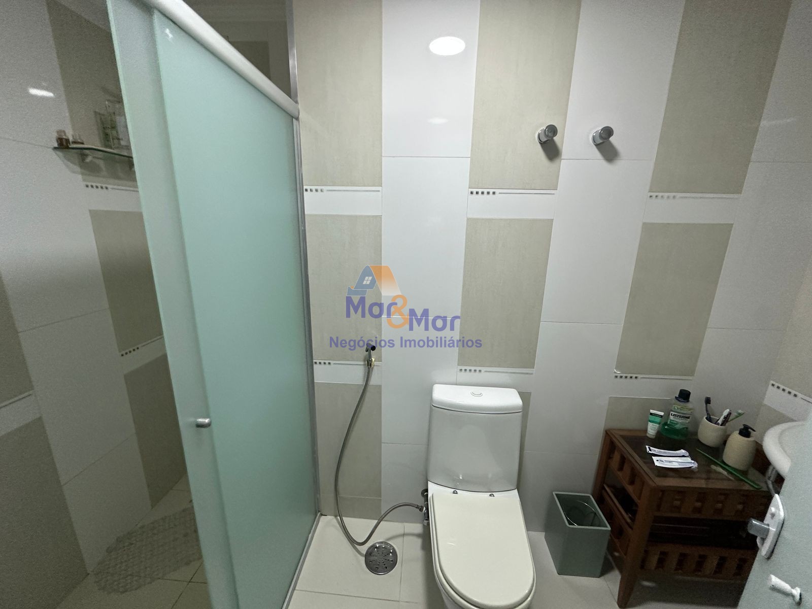 Apartamento na Praia das Pitangueiras, Guarujá - SP