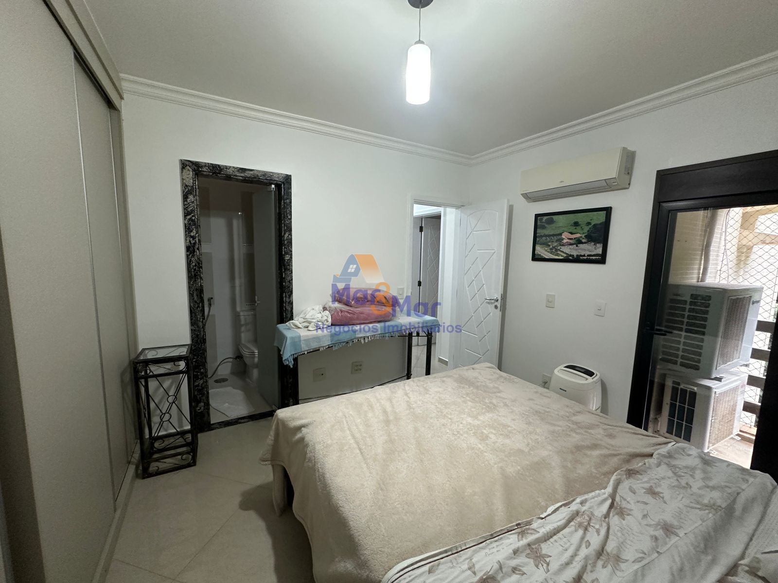 Apartamento na Praia das Pitangueiras, Guarujá - SP