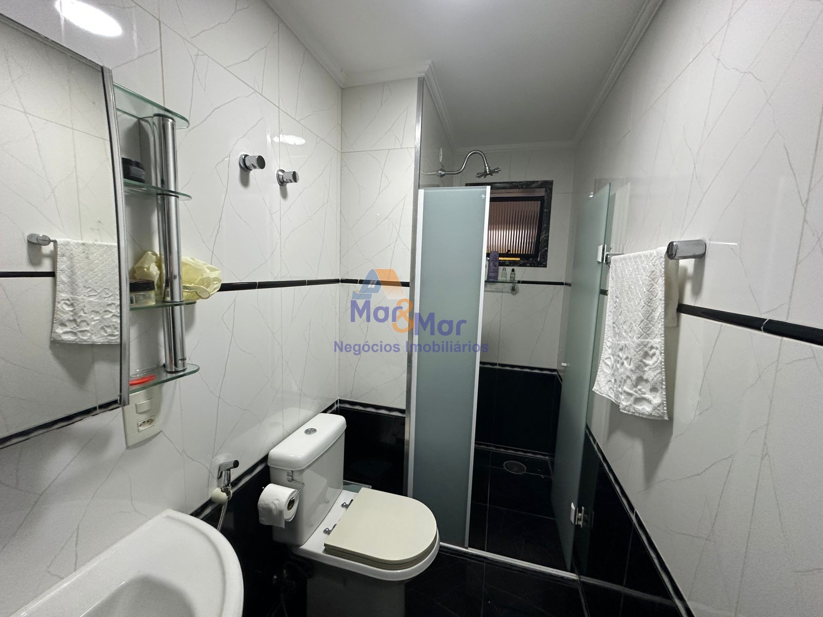Apartamento na Praia das Pitangueiras, Guarujá - SP