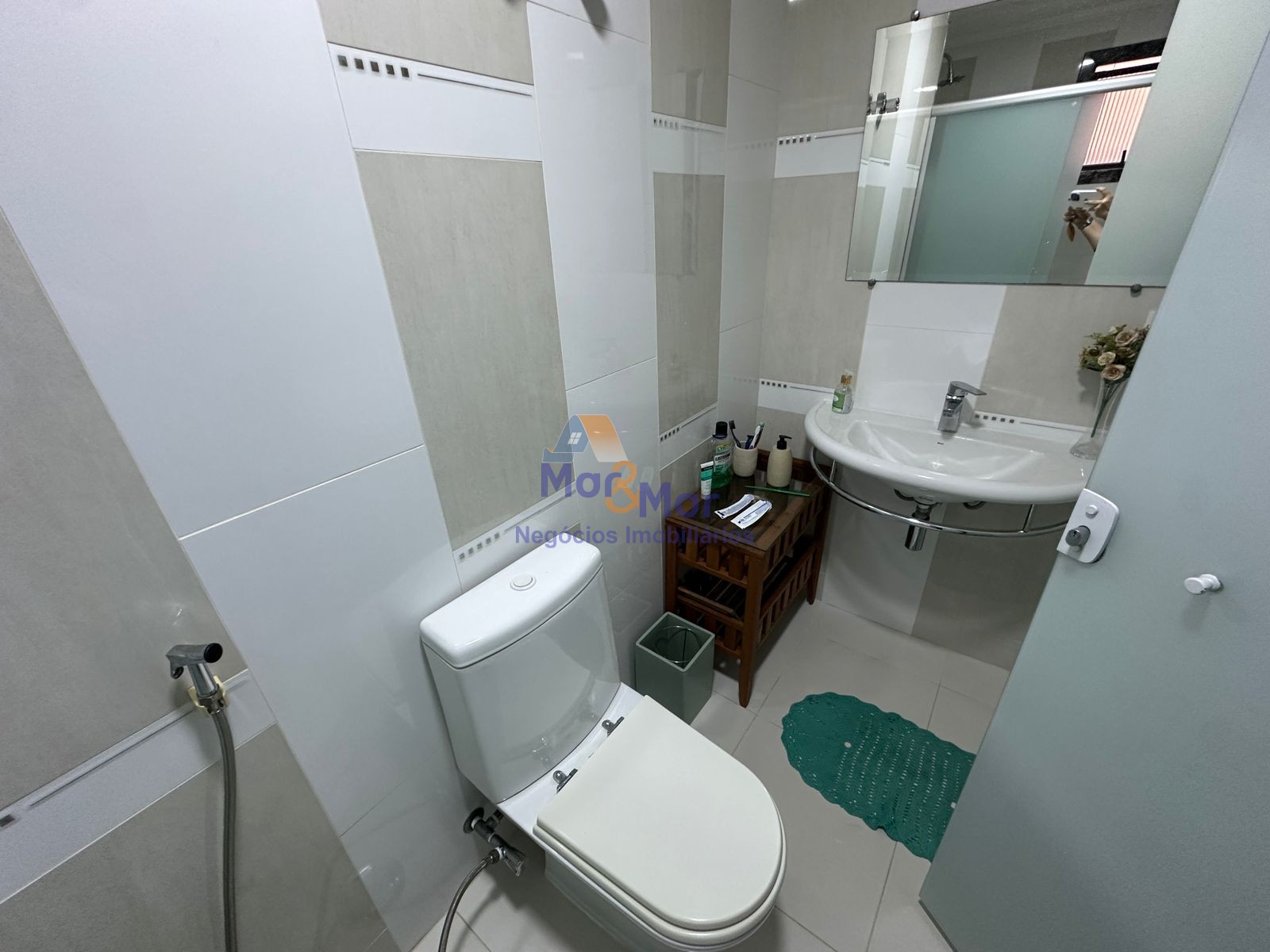 Apartamento na Praia das Pitangueiras, Guarujá - SP