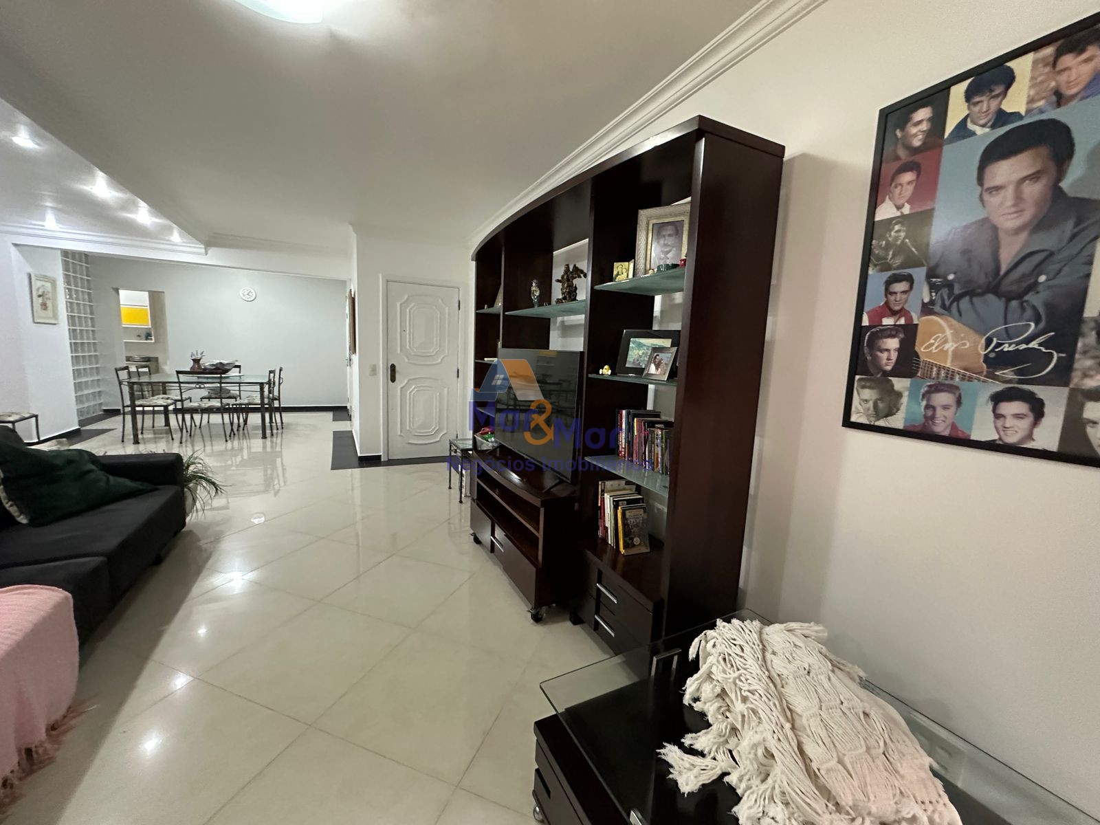 Apartamento na Praia das Pitangueiras, Guarujá - SP