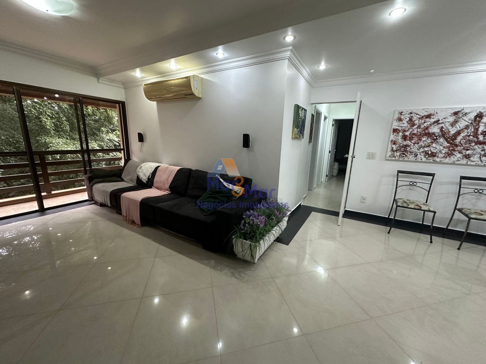 Apartamento na Praia das Pitangueiras, Guarujá - SP