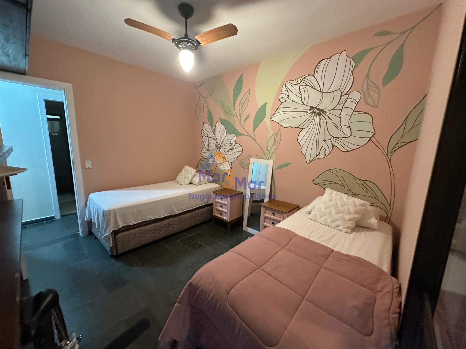Apartamento na Praia das Pitangueiras, Guarujá - SP