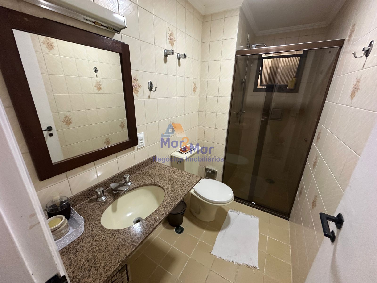 Apartamento na Praia das Pitangueiras, Guarujá - SP