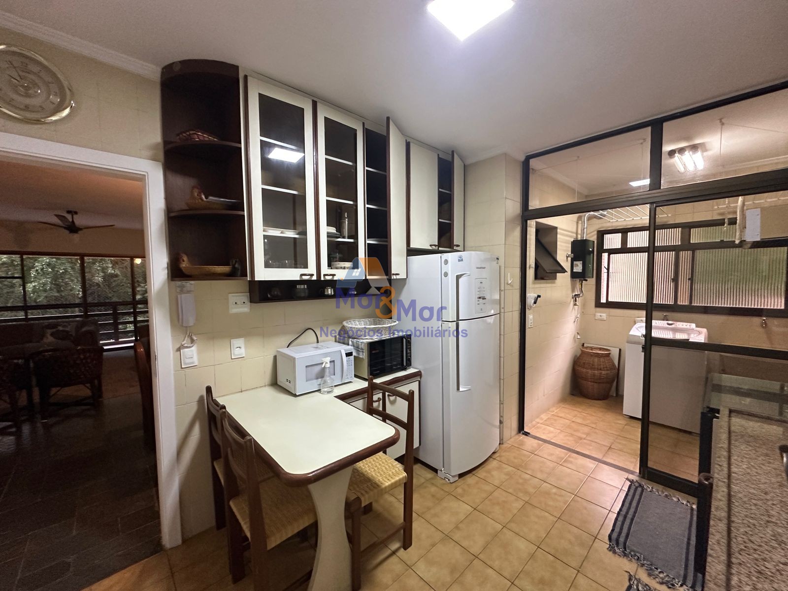 Apartamento na Praia das Pitangueiras, Guarujá - SP