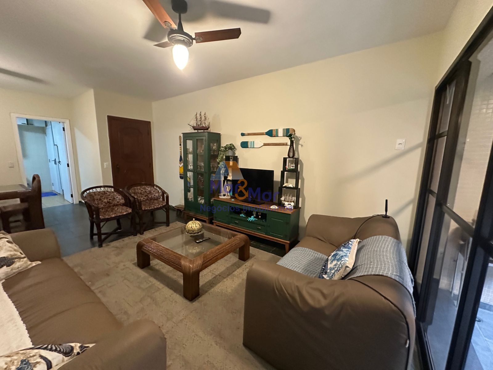 Apartamento na Praia das Pitangueiras, Guarujá - SP