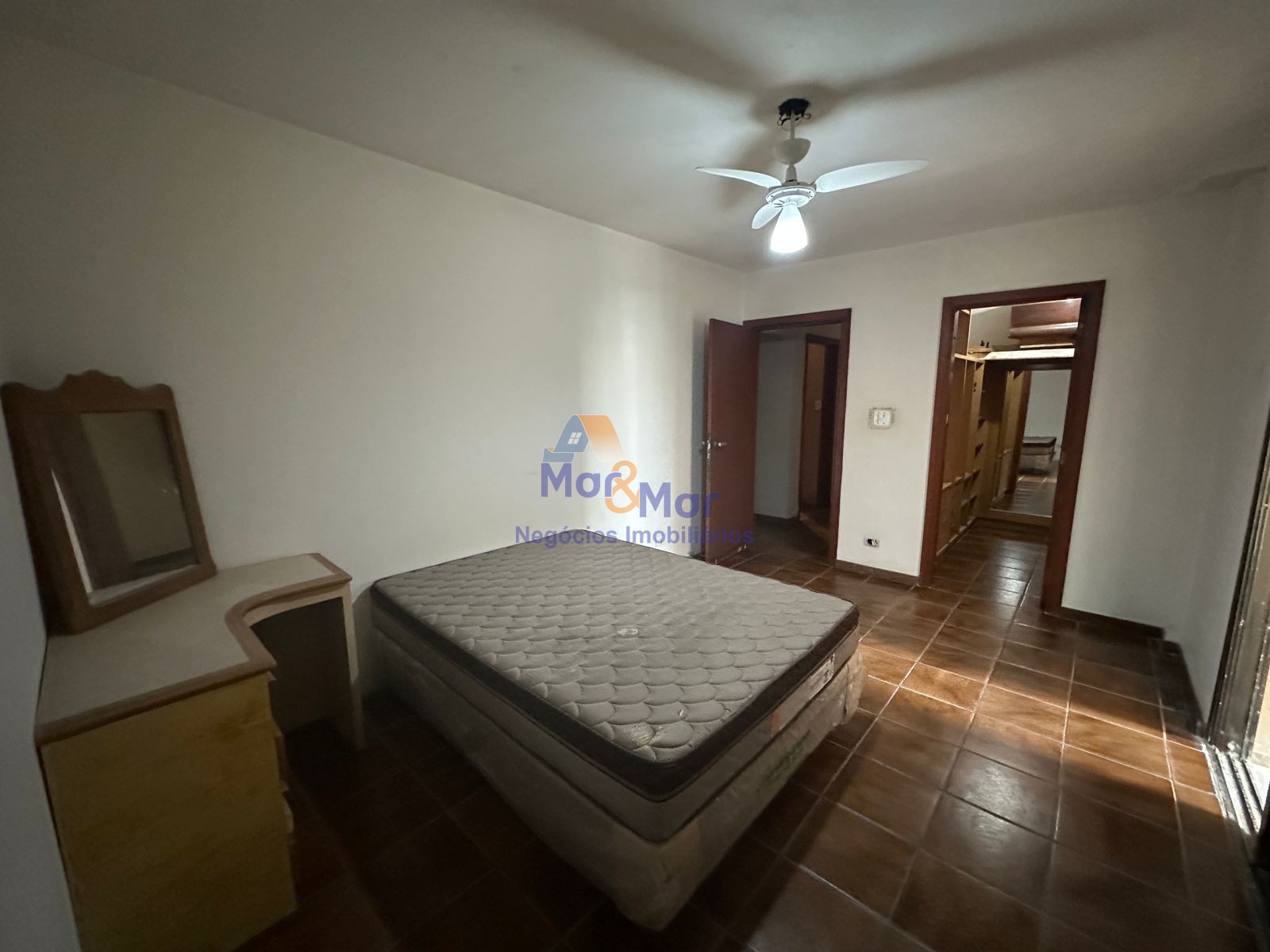 Apartamento Frente ao Mar nas Pitangueiras, Guarujá - SP