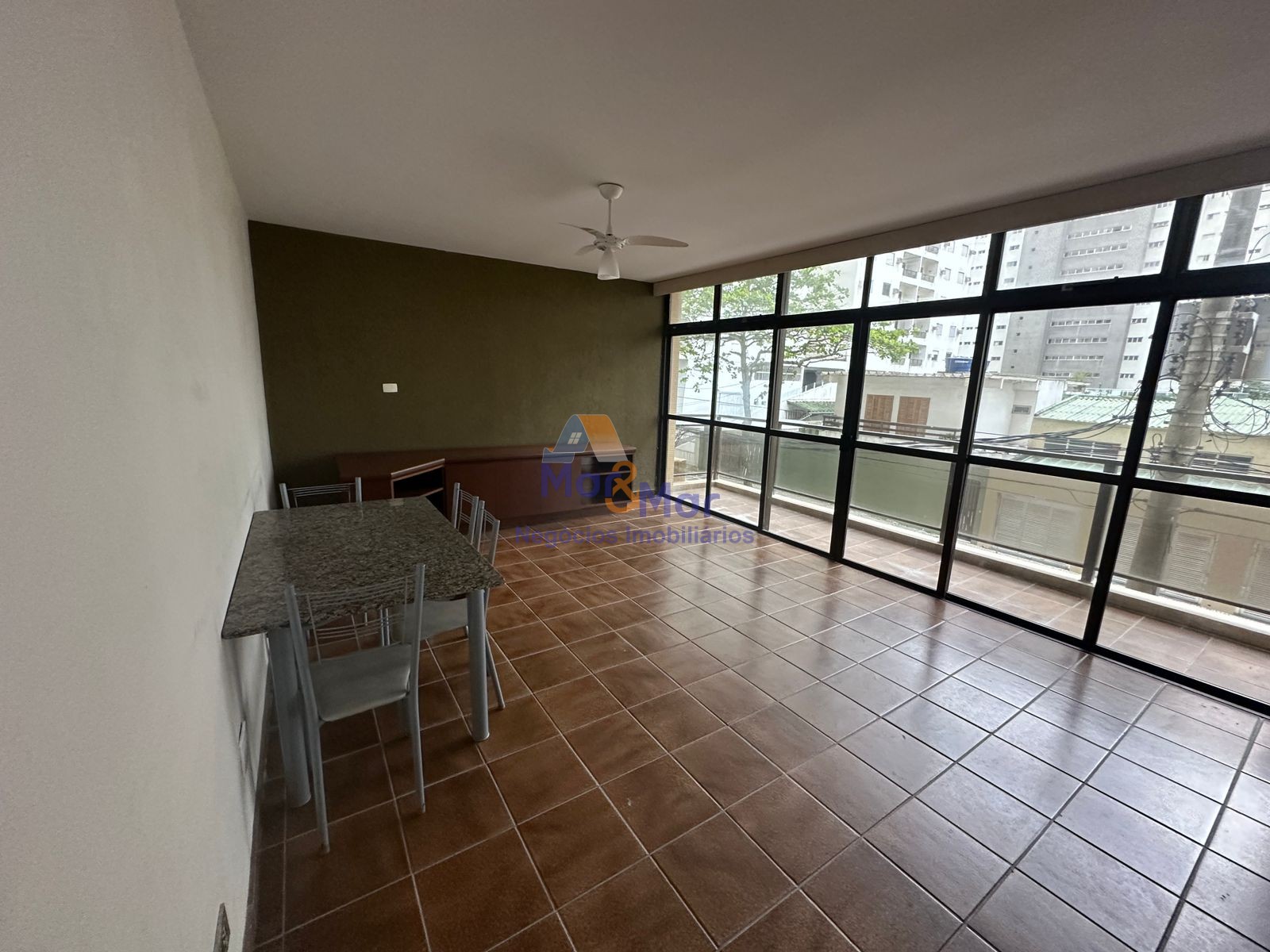 Apartamento Frente ao Mar nas Pitangueiras, Guarujá - SP