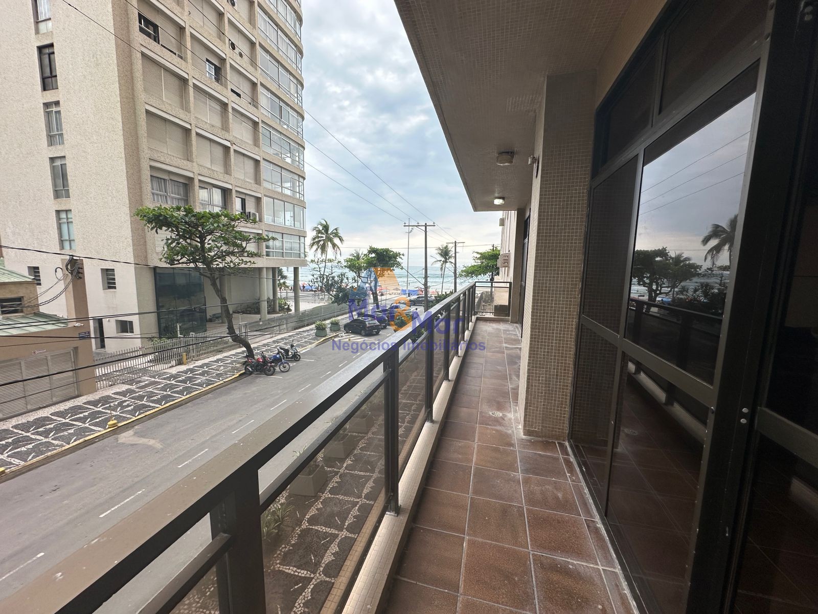 Apartamento Frente ao Mar nas Pitangueiras, Guarujá - SP