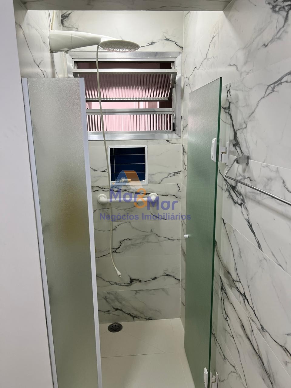 Apartamento na Praia da Enseada, Guarujá - SP