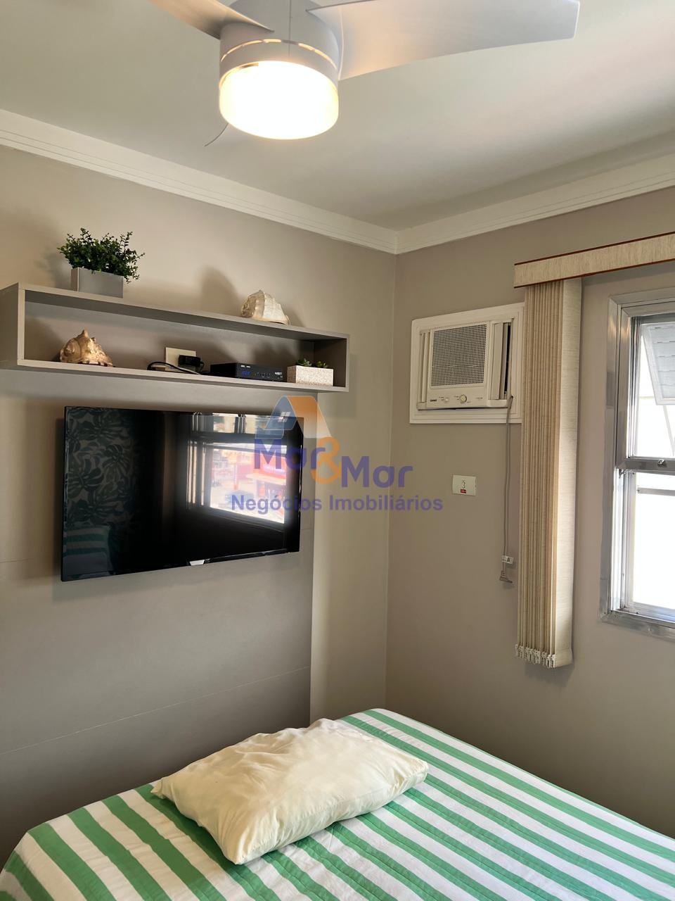 Apartamento na Praia da Enseada, Guarujá - SP