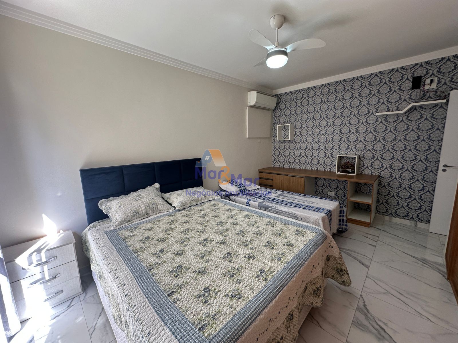 Apartamento na Praia das Pitangueiras, Guarujá - SP