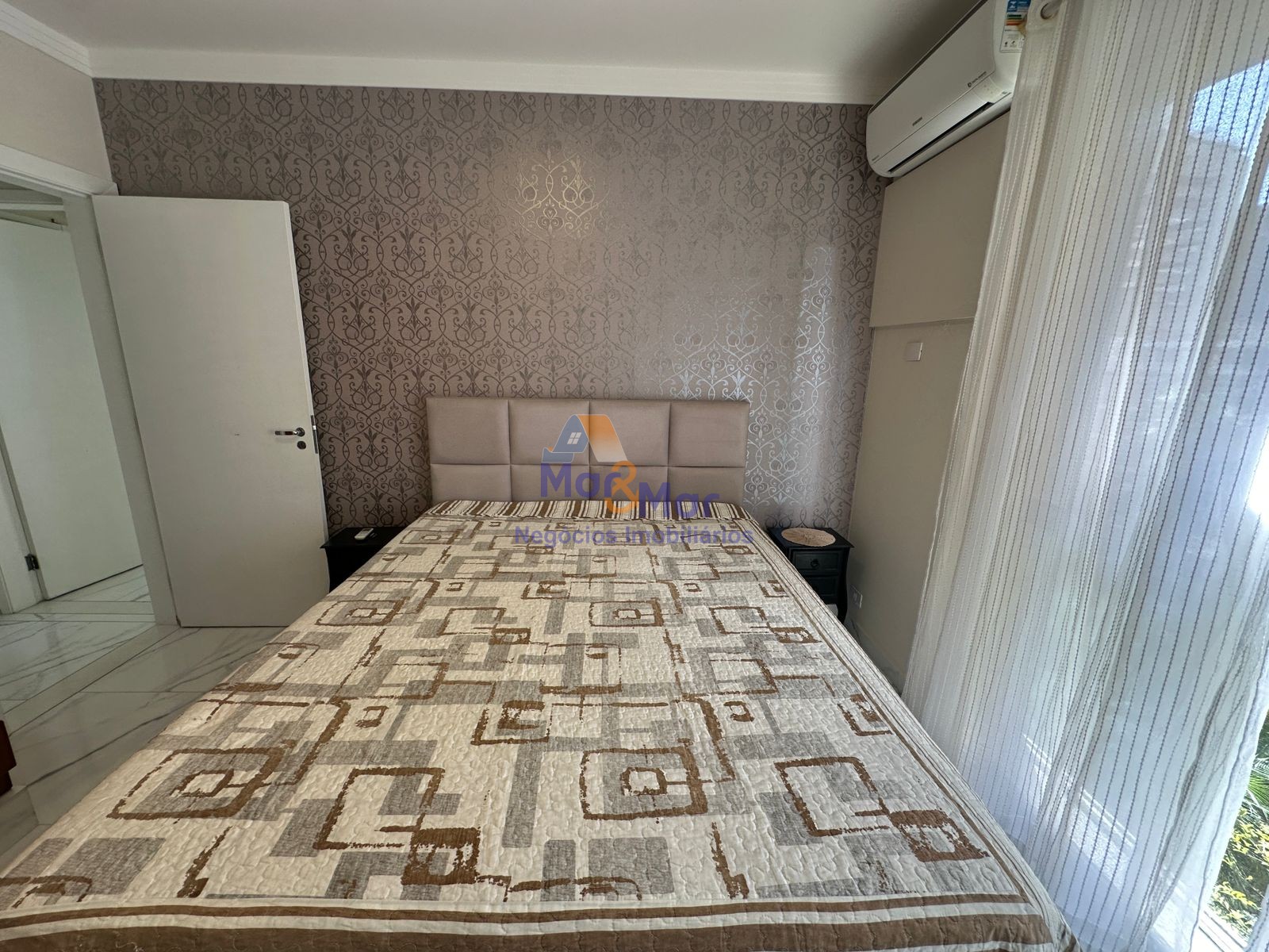 Apartamento na Praia das Pitangueiras, Guarujá - SP