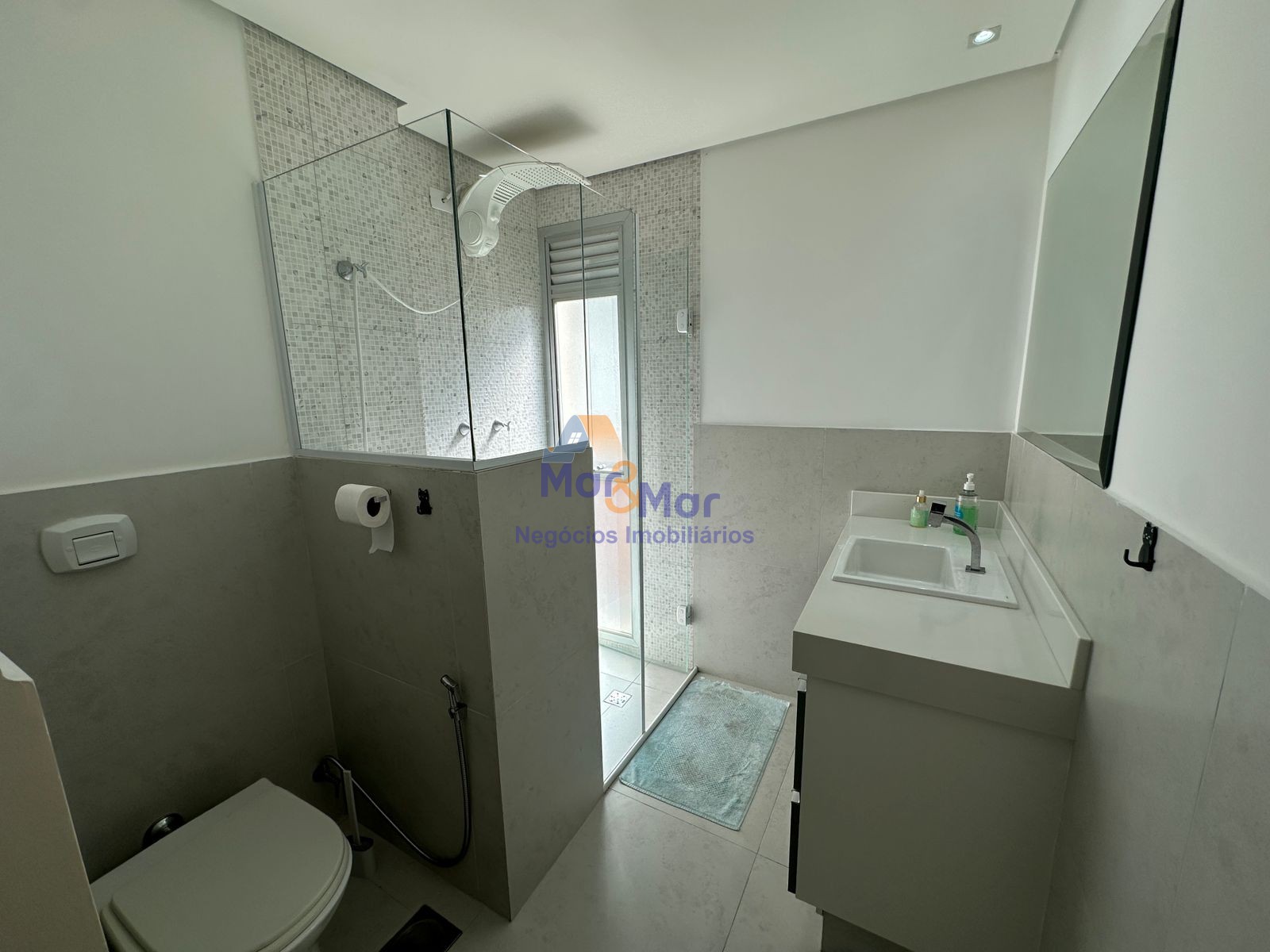 Apartamento na Praia das Pitangueiras, Guarujá - SP