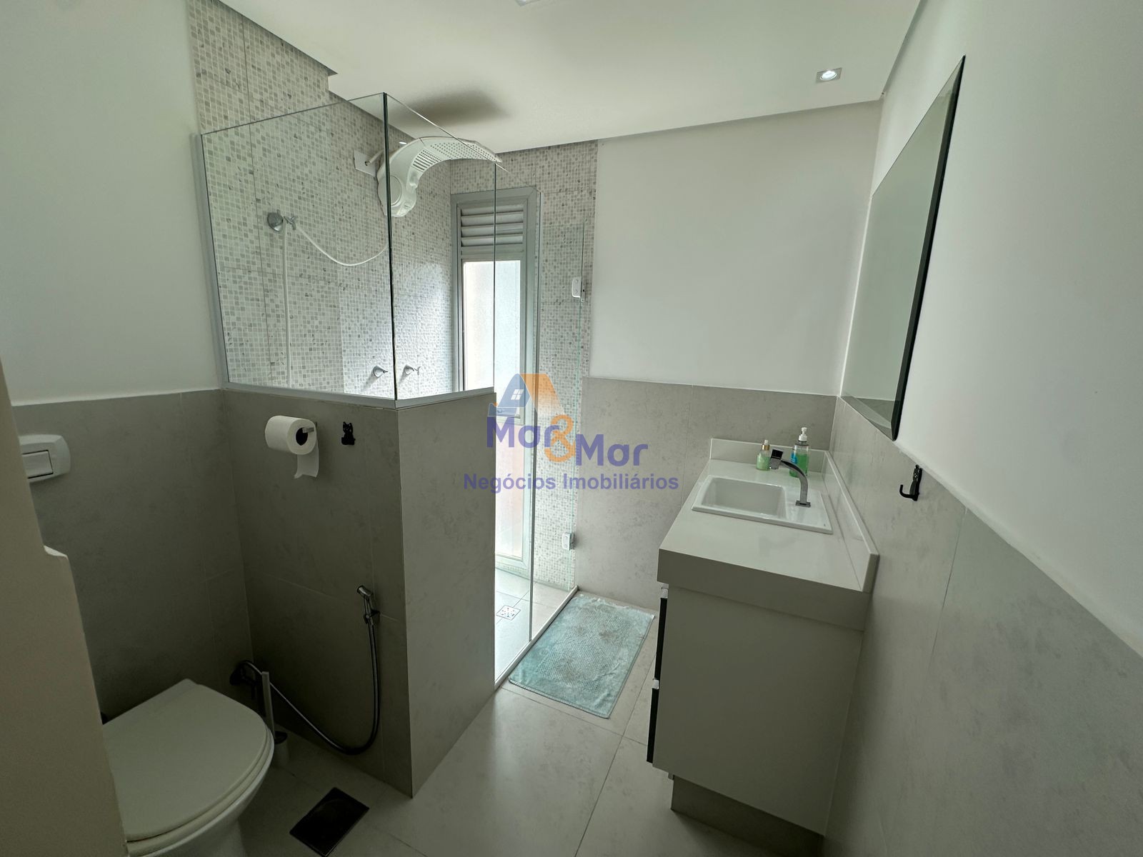 Apartamento na Praia das Pitangueiras, Guarujá - SP
