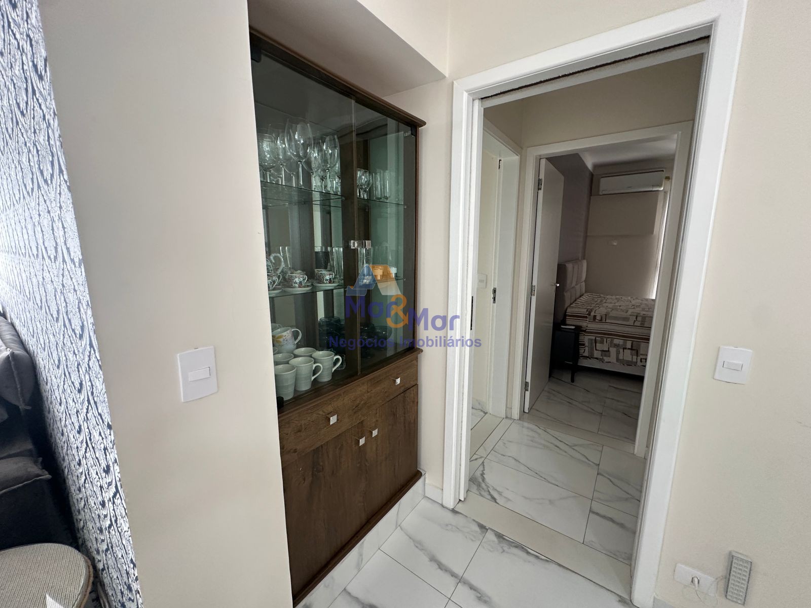 Apartamento na Praia das Pitangueiras, Guarujá - SP