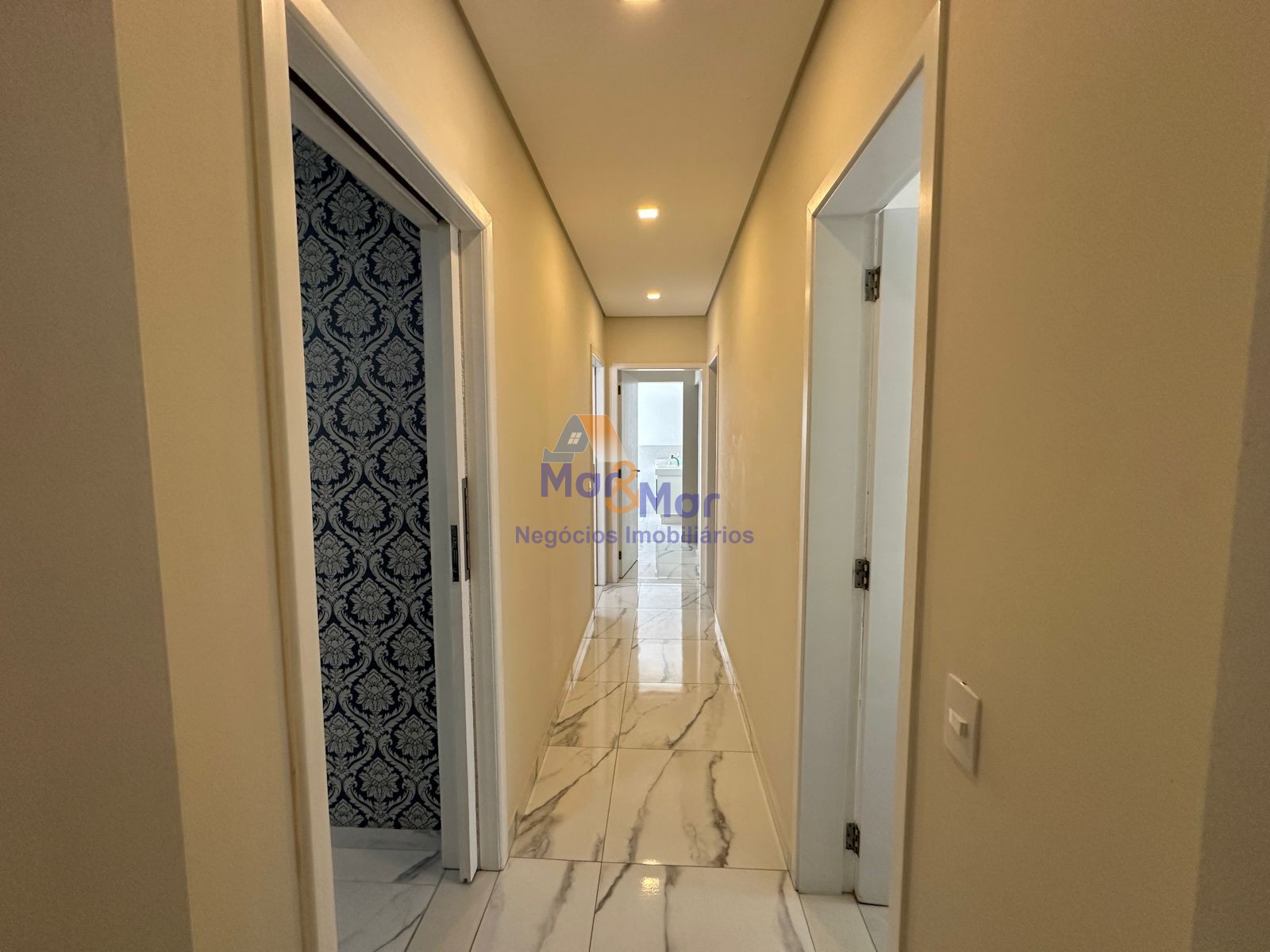 Apartamento na Praia das Pitangueiras, Guarujá - SP