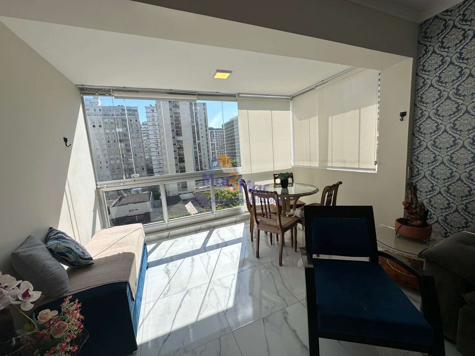 Apartamento na Praia das Pitangueiras, Guarujá - SP