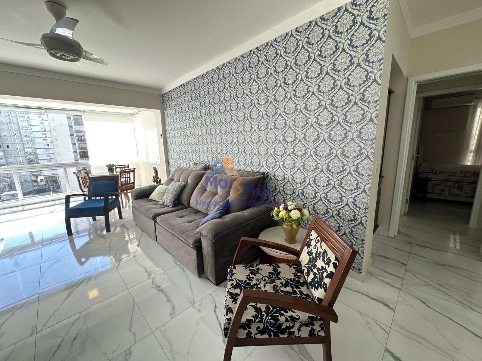 Apartamento na Praia das Pitangueiras, Guarujá - SP