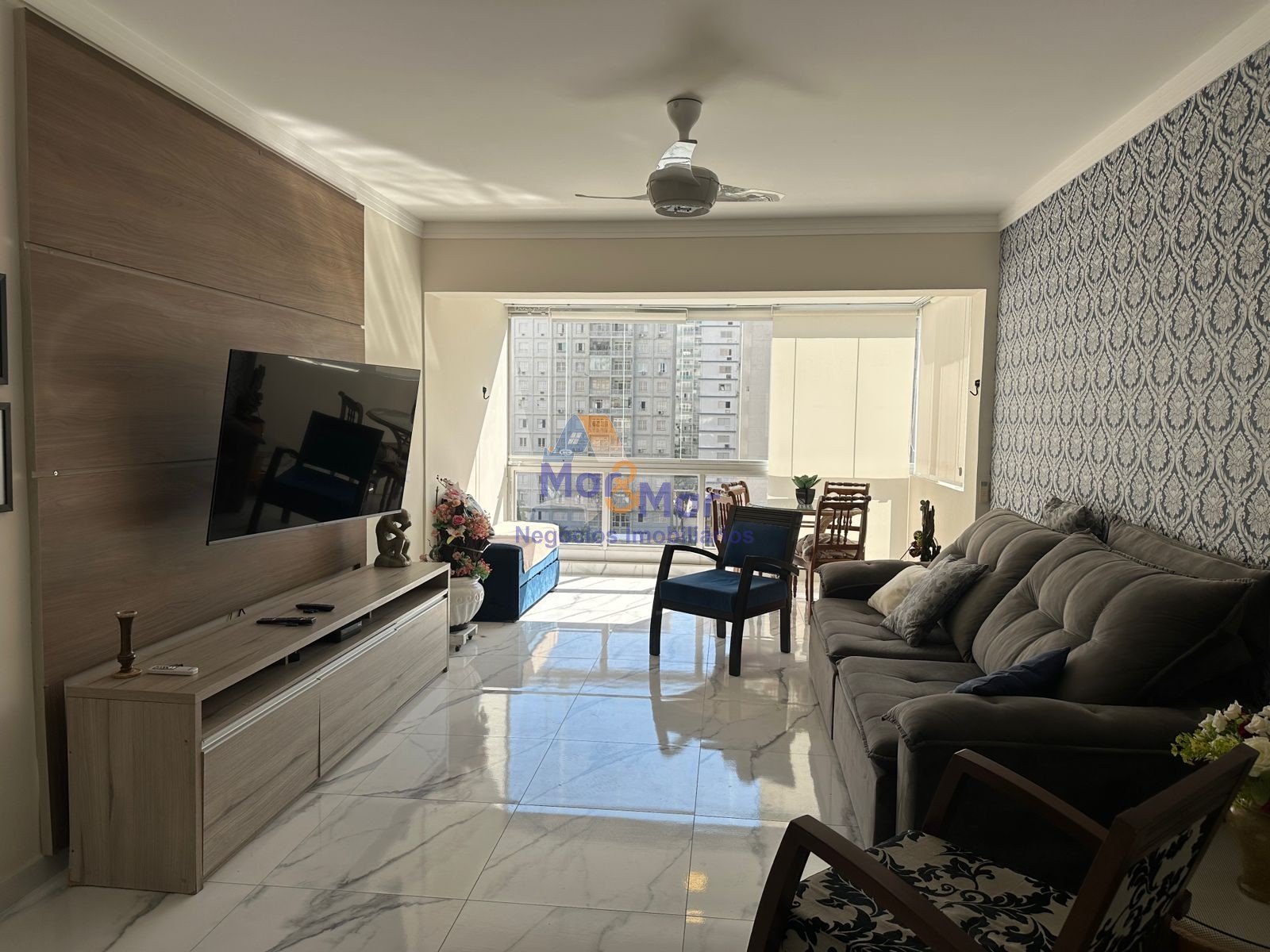 Apartamento na Praia das Pitangueiras, Guarujá - SP