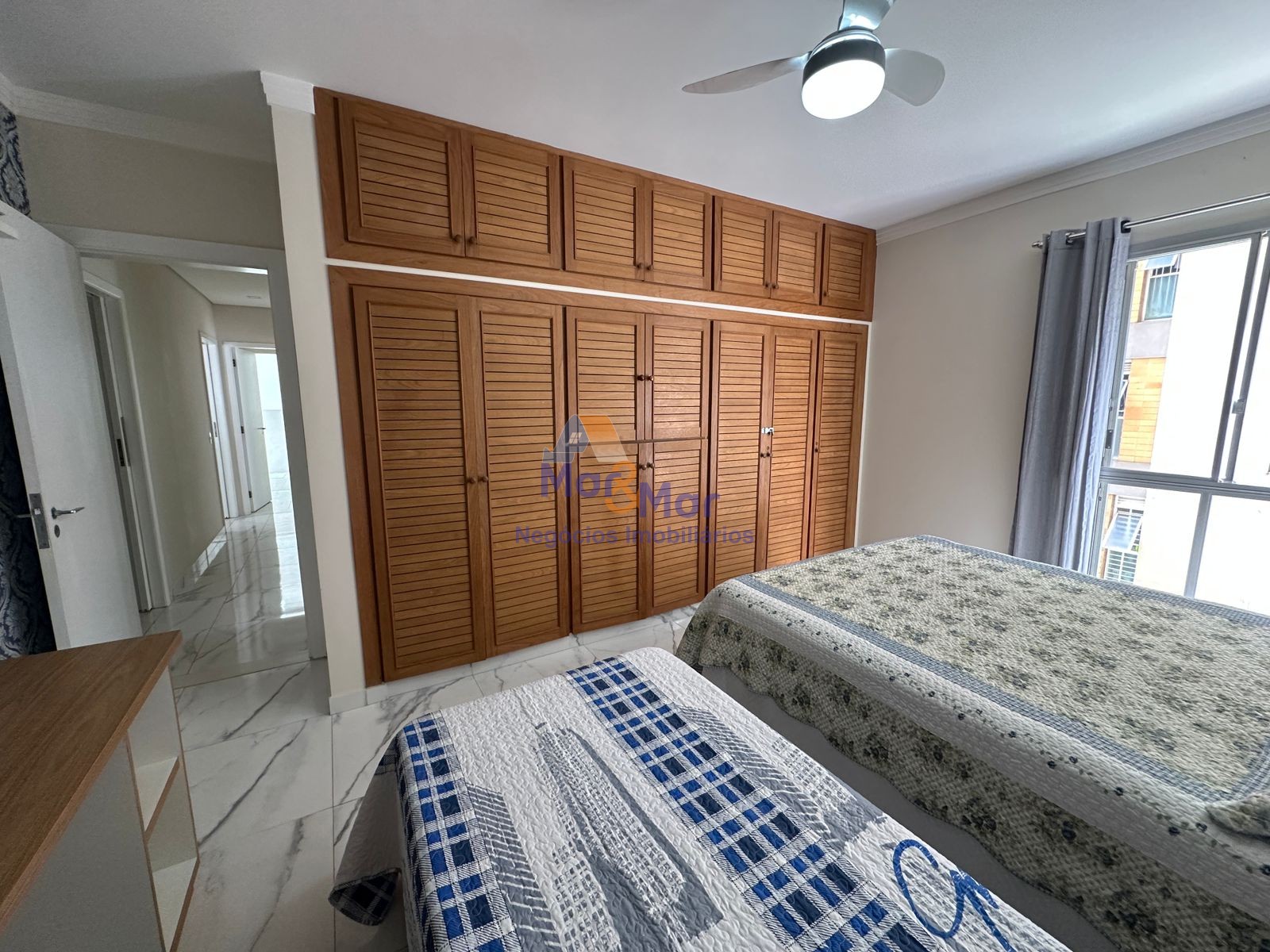 Apartamento na Praia das Pitangueiras, Guarujá - SP