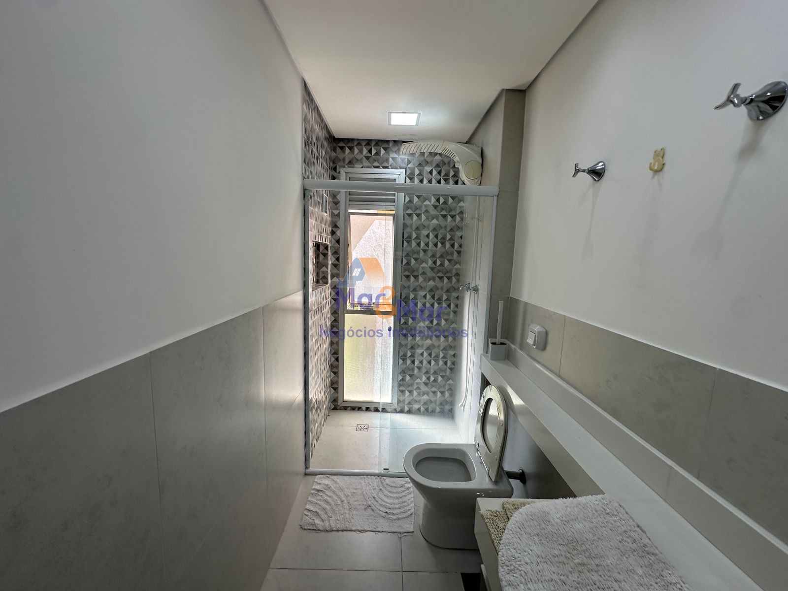 Apartamento na Praia das Pitangueiras, Guarujá - SP