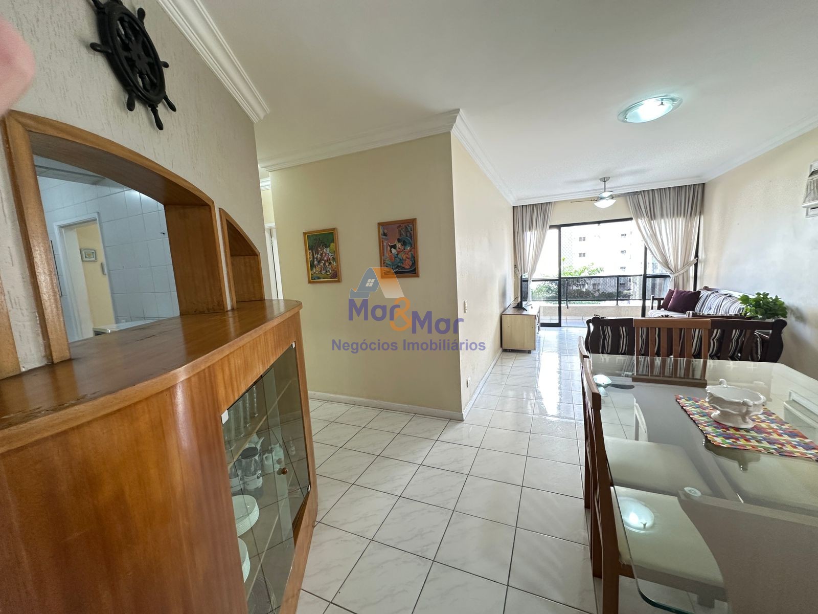 Apartamento na Praia das Pitangueiras, Guarujá - SP