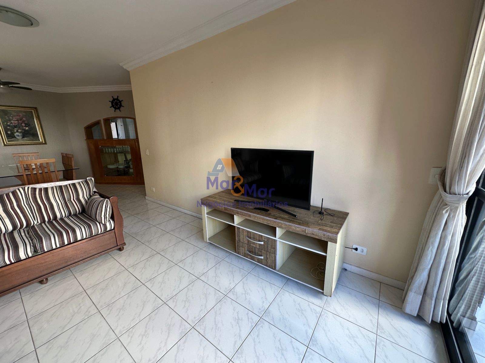 Apartamento na Praia das Pitangueiras, Guarujá - SP