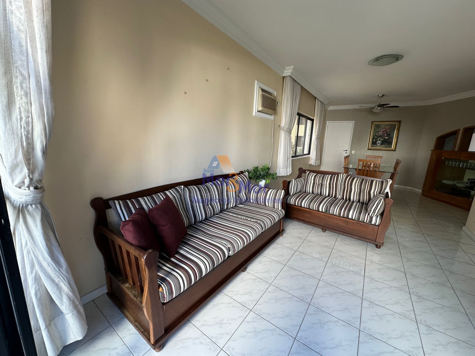 Apartamento na Praia das Pitangueiras, Guarujá - SP