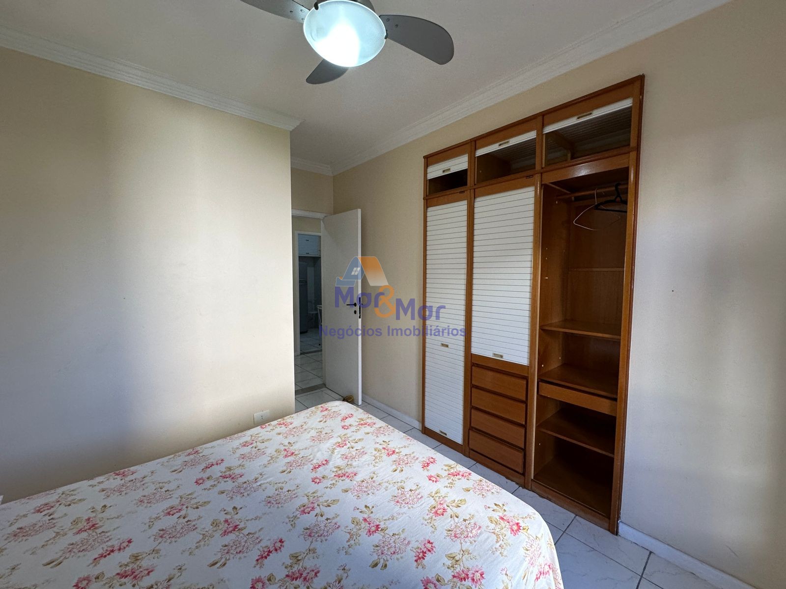 Apartamento na Praia das Pitangueiras, Guarujá - SP