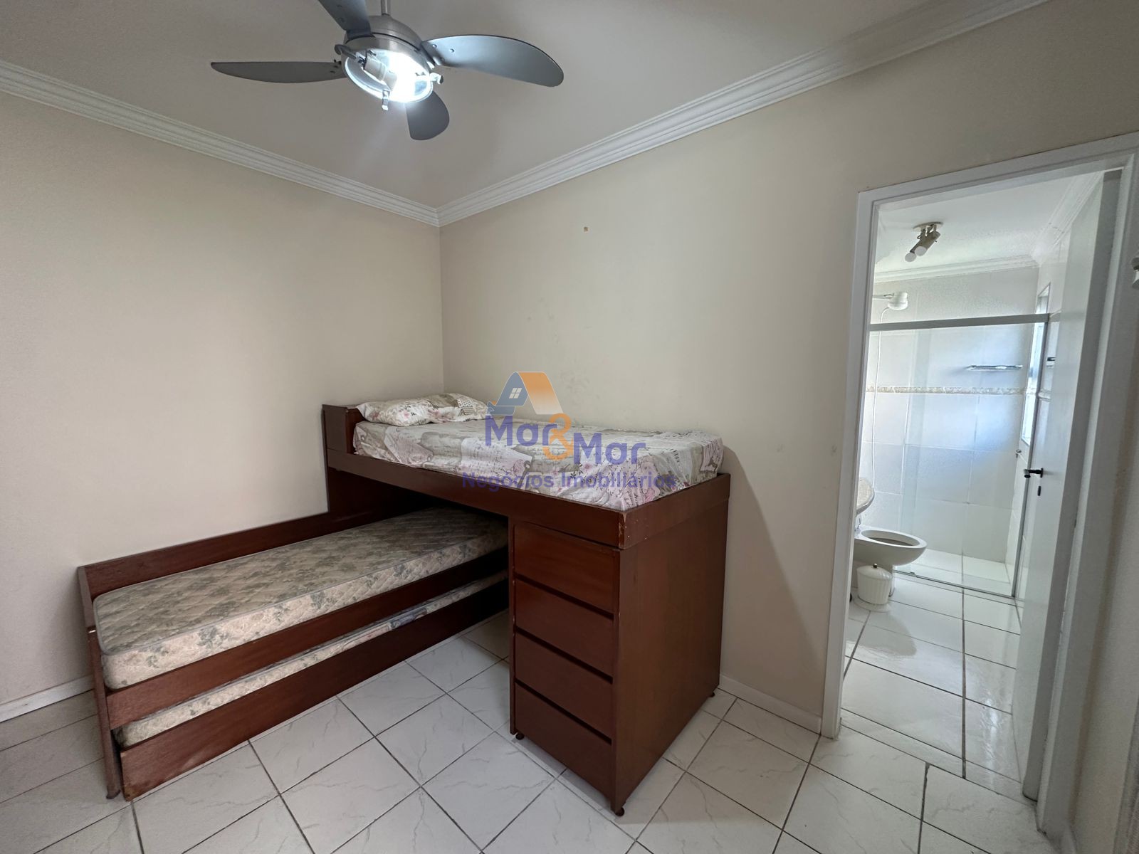 Apartamento na Praia das Pitangueiras, Guarujá - SP