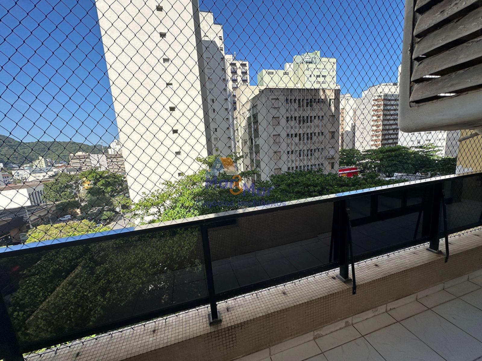 Apartamento na Praia das Pitangueiras, Guarujá - SP