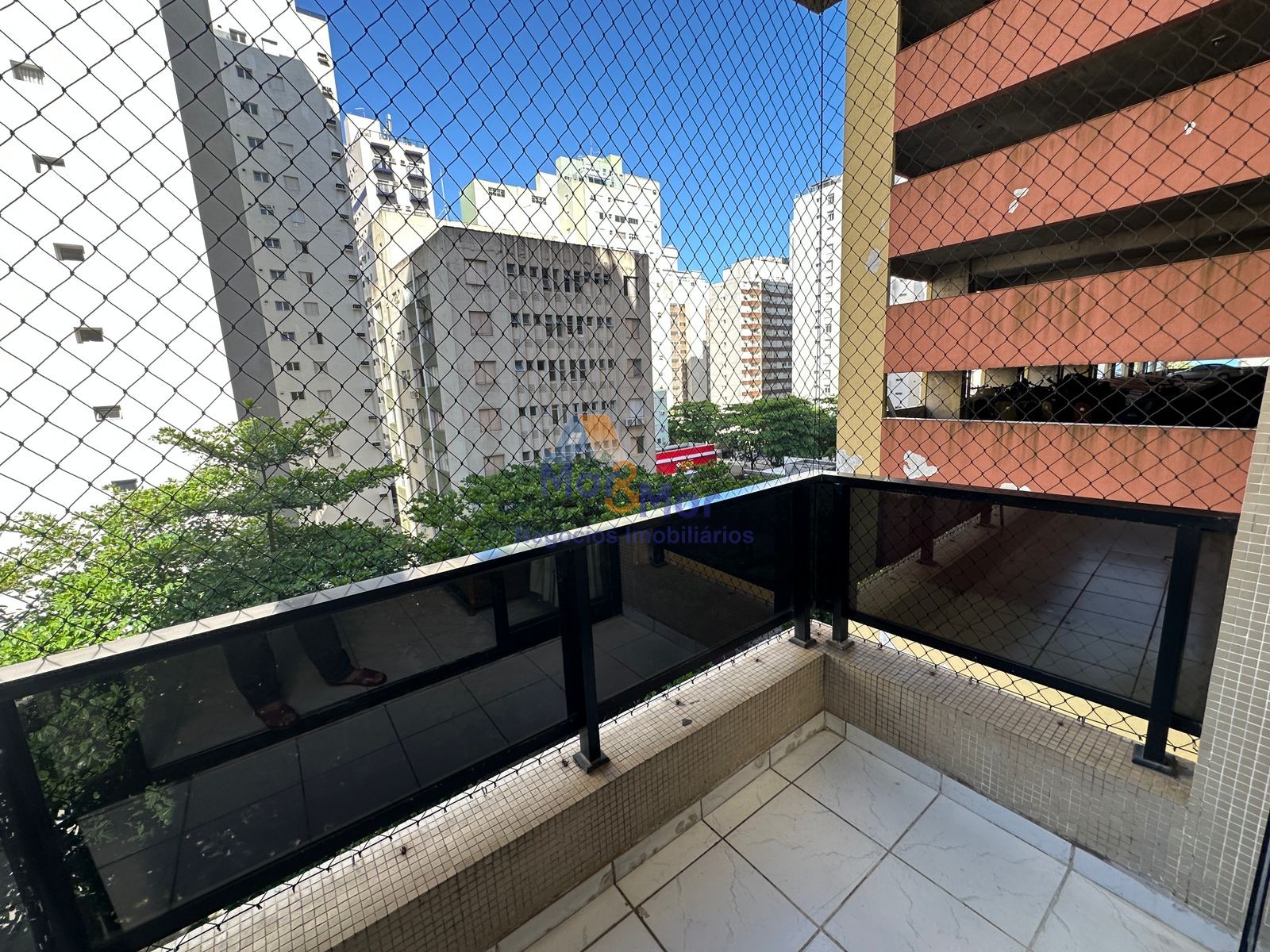 Apartamento na Praia das Pitangueiras, Guarujá - SP