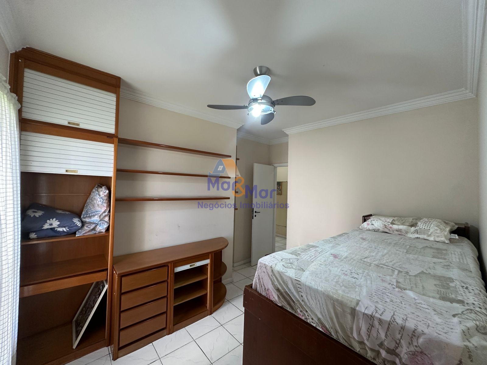Apartamento na Praia das Pitangueiras, Guarujá - SP