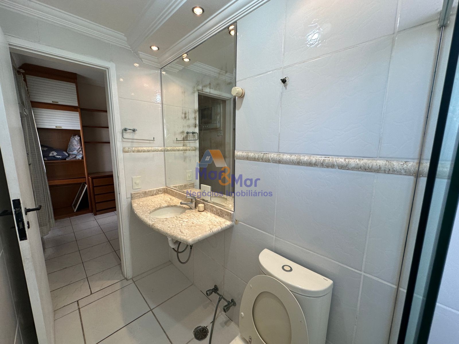 Apartamento na Praia das Pitangueiras, Guarujá - SP