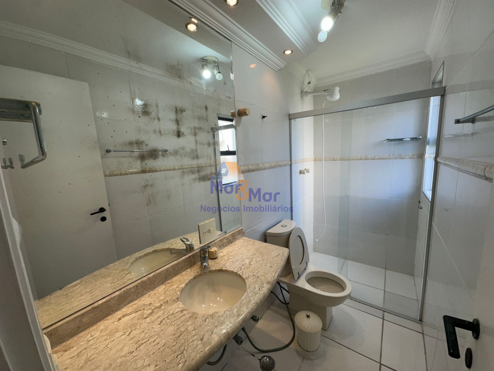 Apartamento na Praia das Pitangueiras, Guarujá - SP