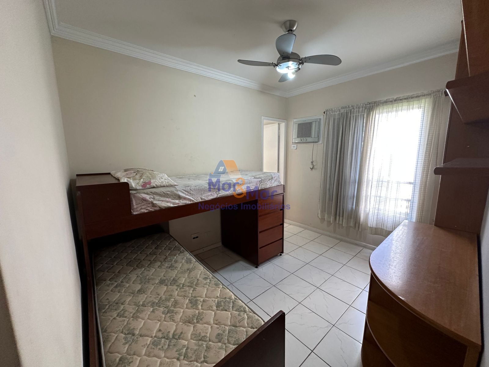 Apartamento na Praia das Pitangueiras, Guarujá - SP