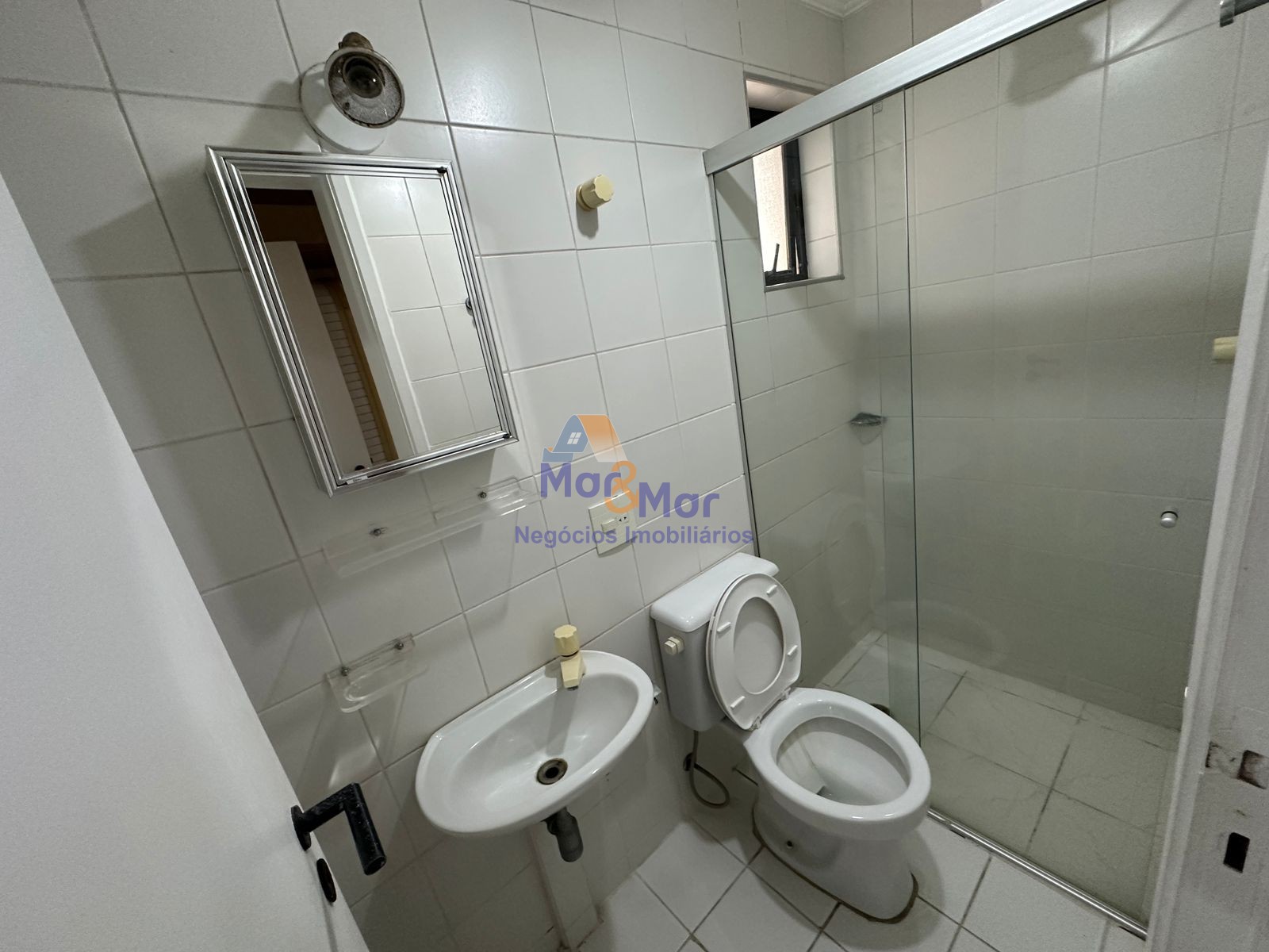 Apartamento na Praia das Pitangueiras, Guarujá - SP