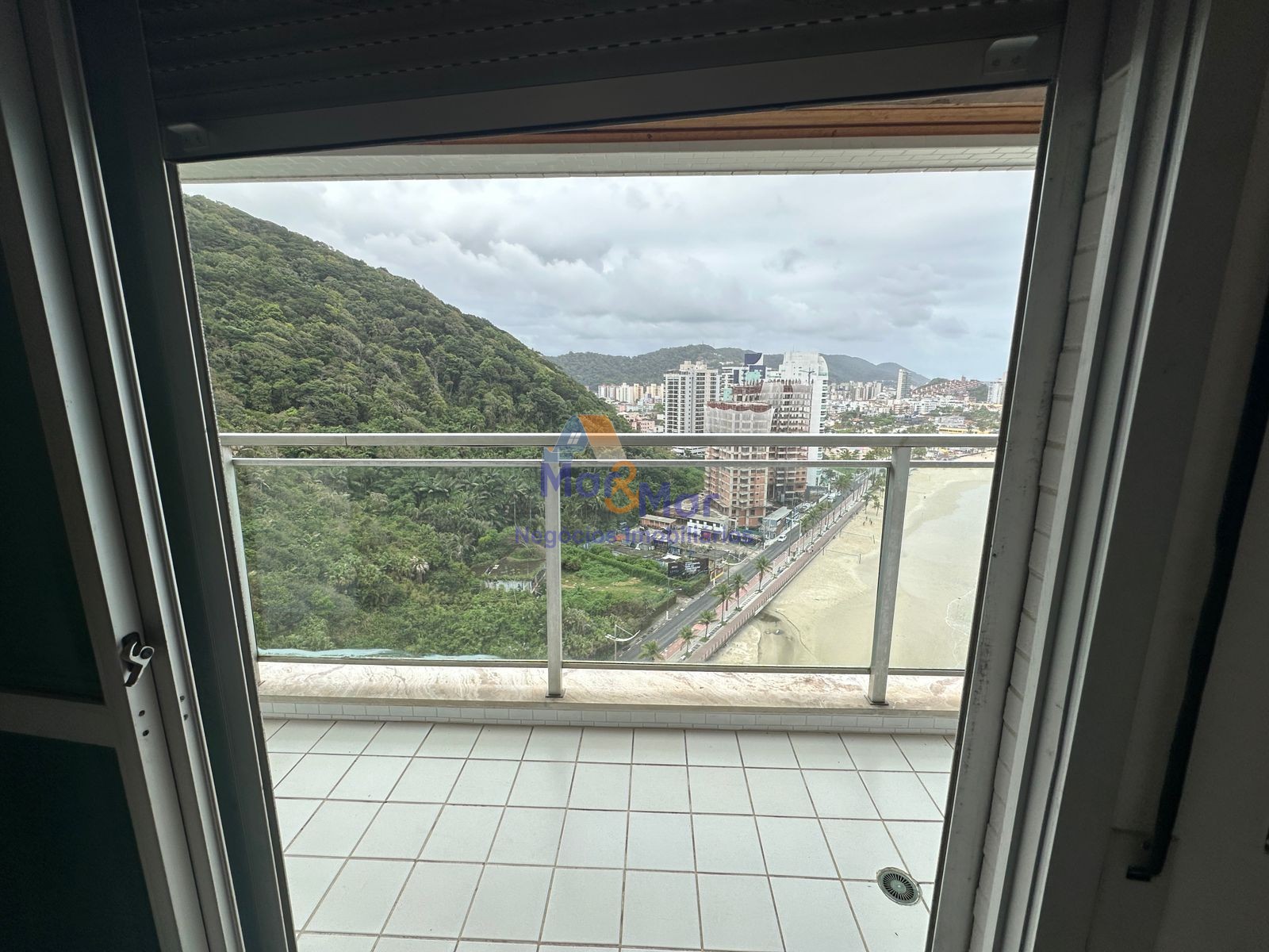 Apartamento Frente ao Mar nas Pitangueiras, Guarujá - SP