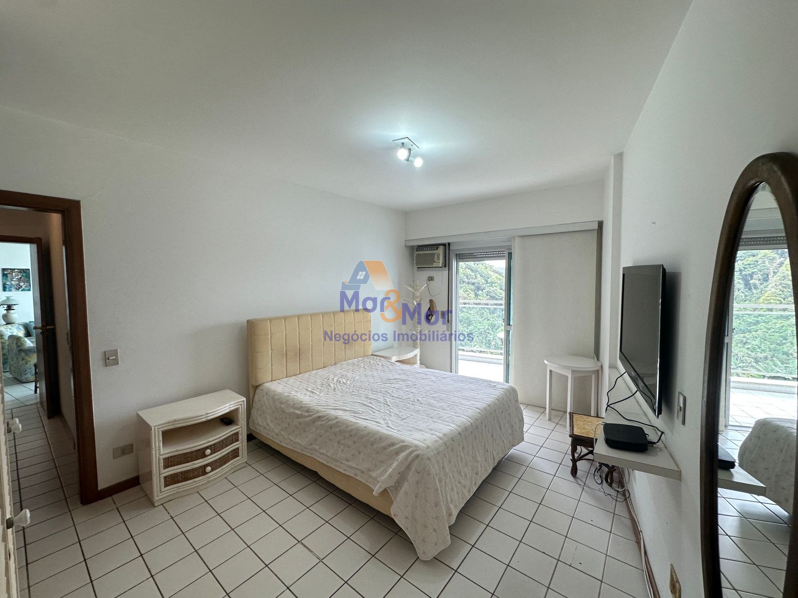Apartamento Frente ao Mar nas Pitangueiras, Guarujá - SP
