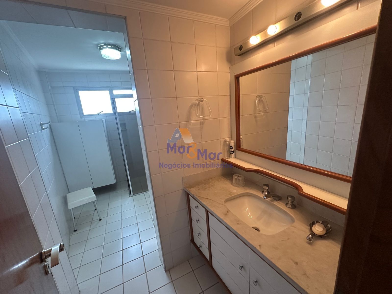 Apartamento Frente ao Mar nas Pitangueiras, Guarujá - SP