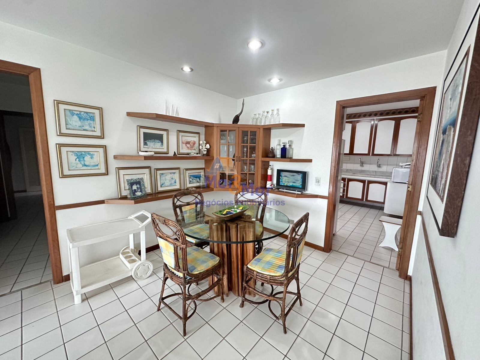 Apartamento Frente ao Mar nas Pitangueiras, Guarujá - SP