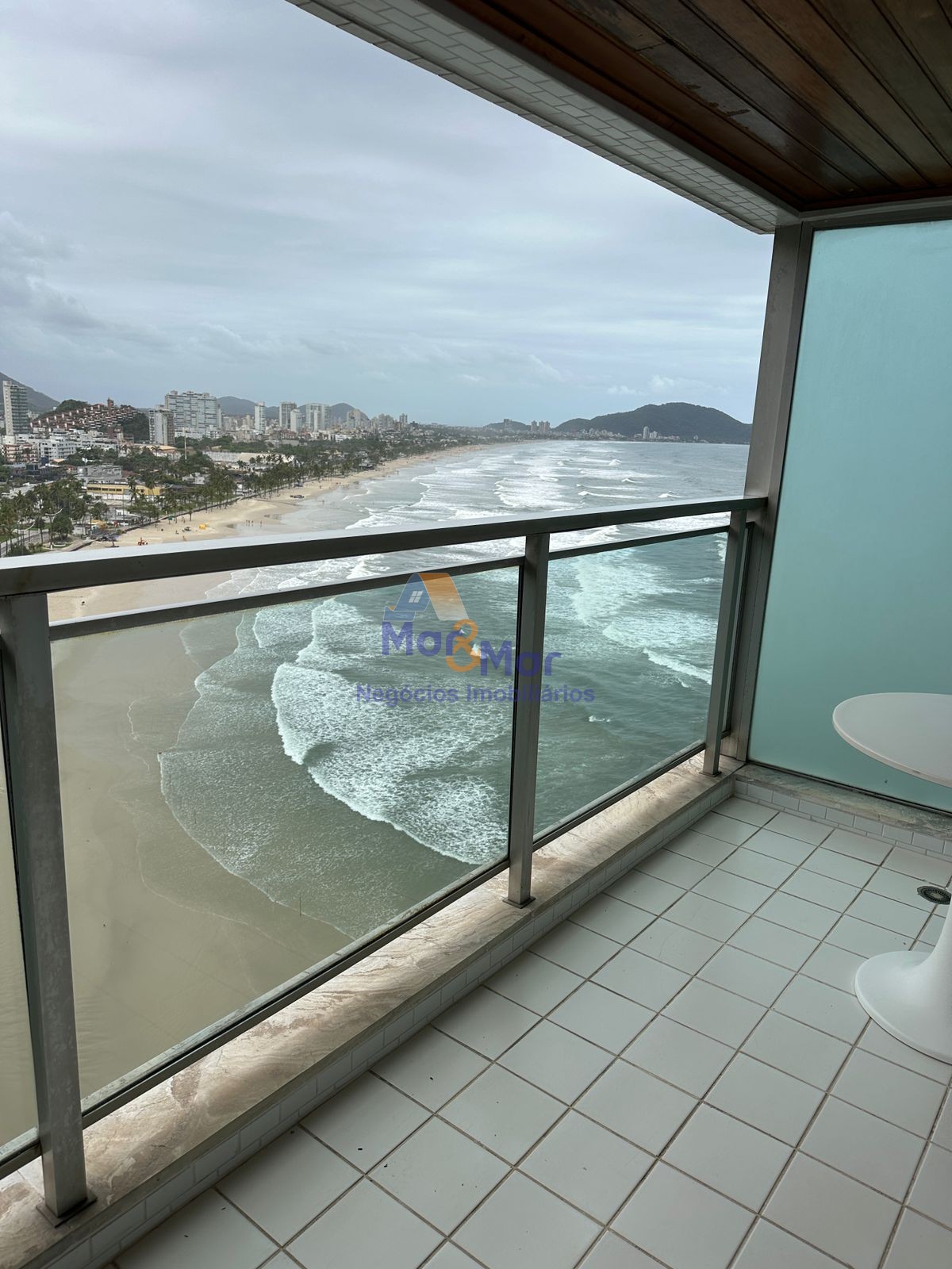 Apartamento Frente ao Mar nas Pitangueiras, Guarujá - SP