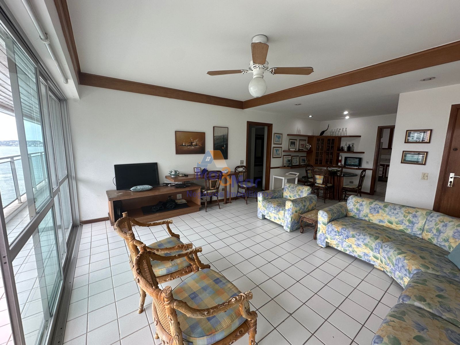 Apartamento Frente ao Mar nas Pitangueiras, Guarujá - SP