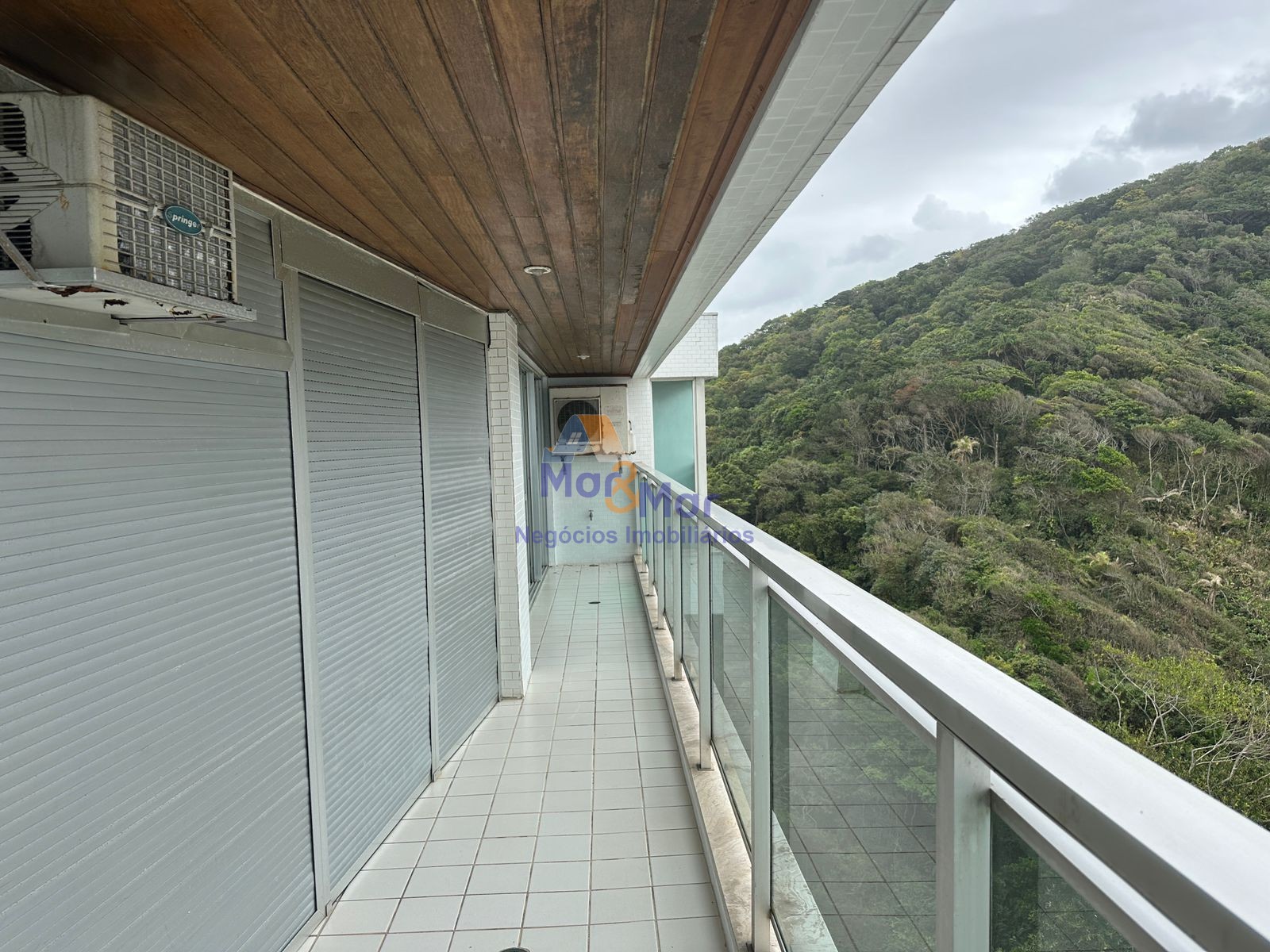 Apartamento Frente ao Mar nas Pitangueiras, Guarujá - SP